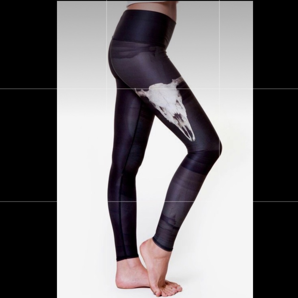 TEEKI HOT PANT - DEER MEDICINE SKULL